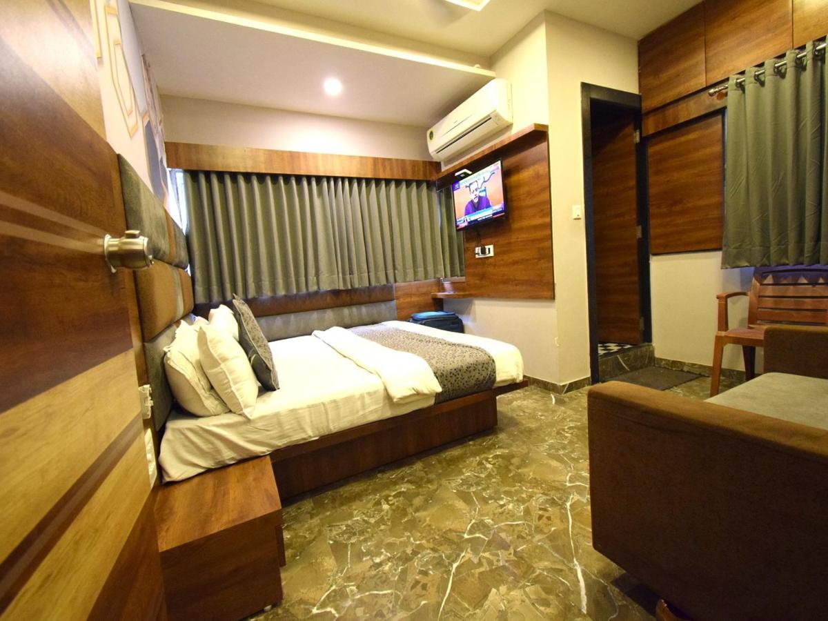 Hotel Lake Palace Ahmedabad Extérieur photo