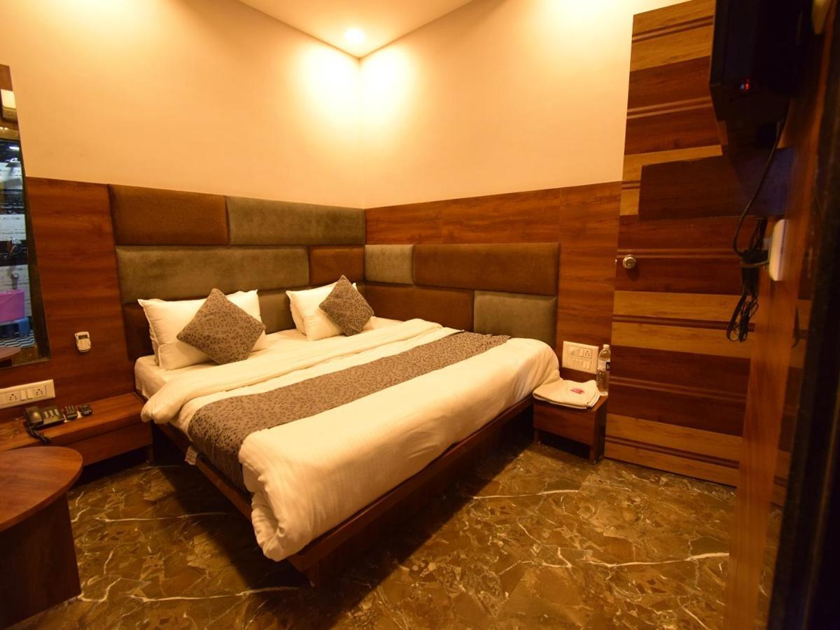 Hotel Lake Palace Ahmedabad Extérieur photo