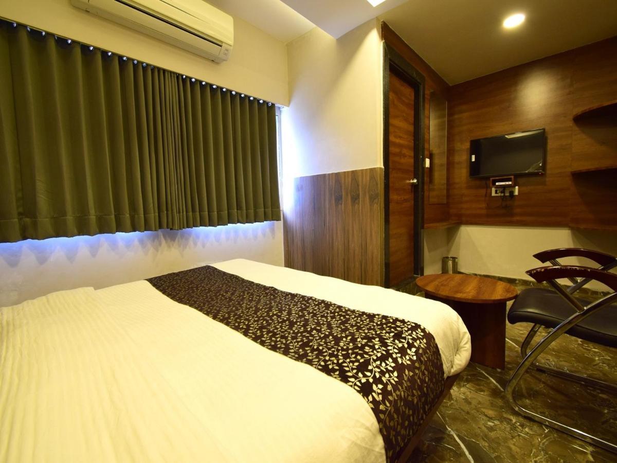 Hotel Lake Palace Ahmedabad Extérieur photo