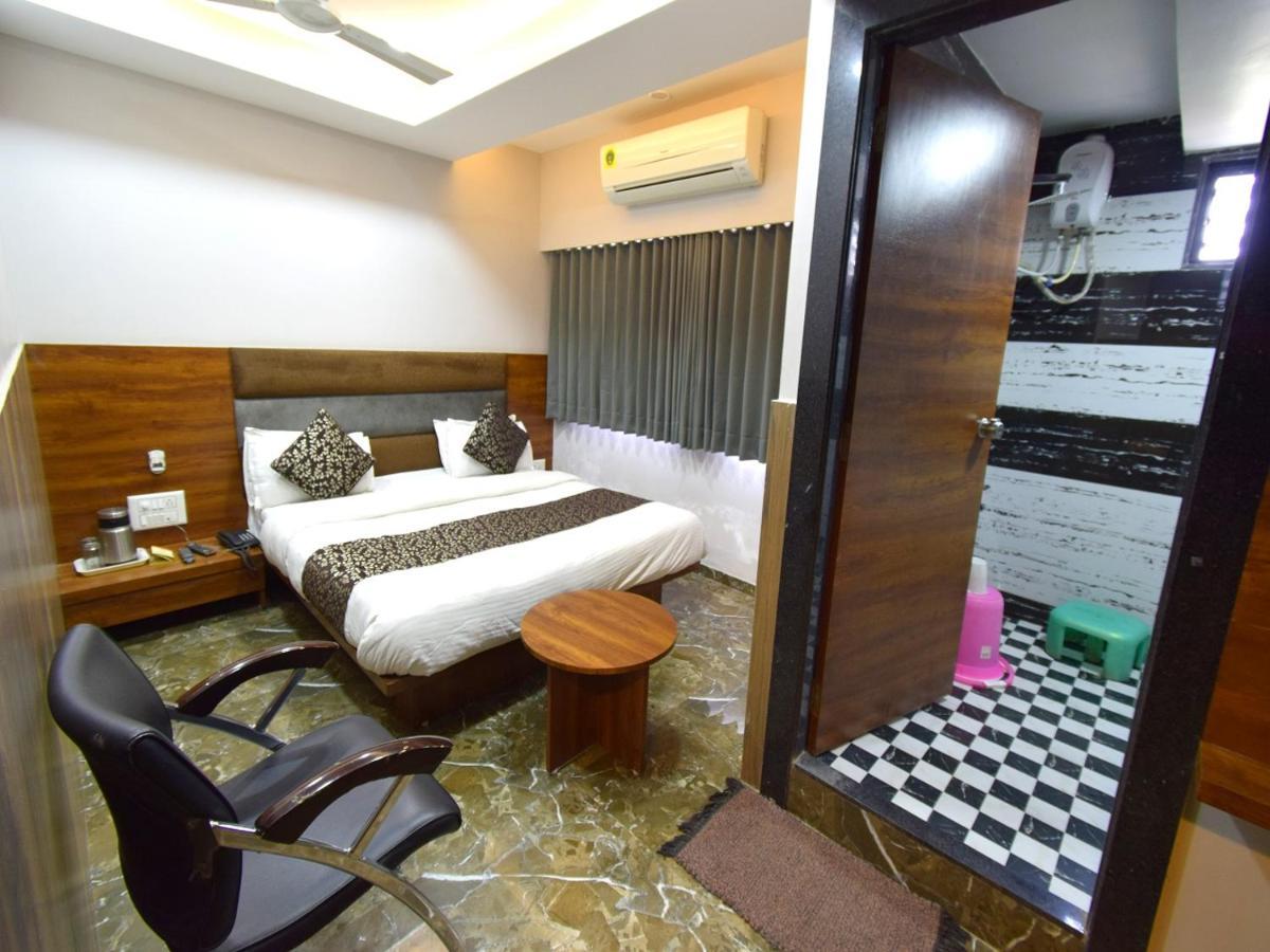 Hotel Lake Palace Ahmedabad Extérieur photo