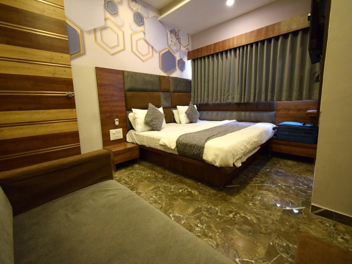 Hotel Lake Palace Ahmedabad Extérieur photo