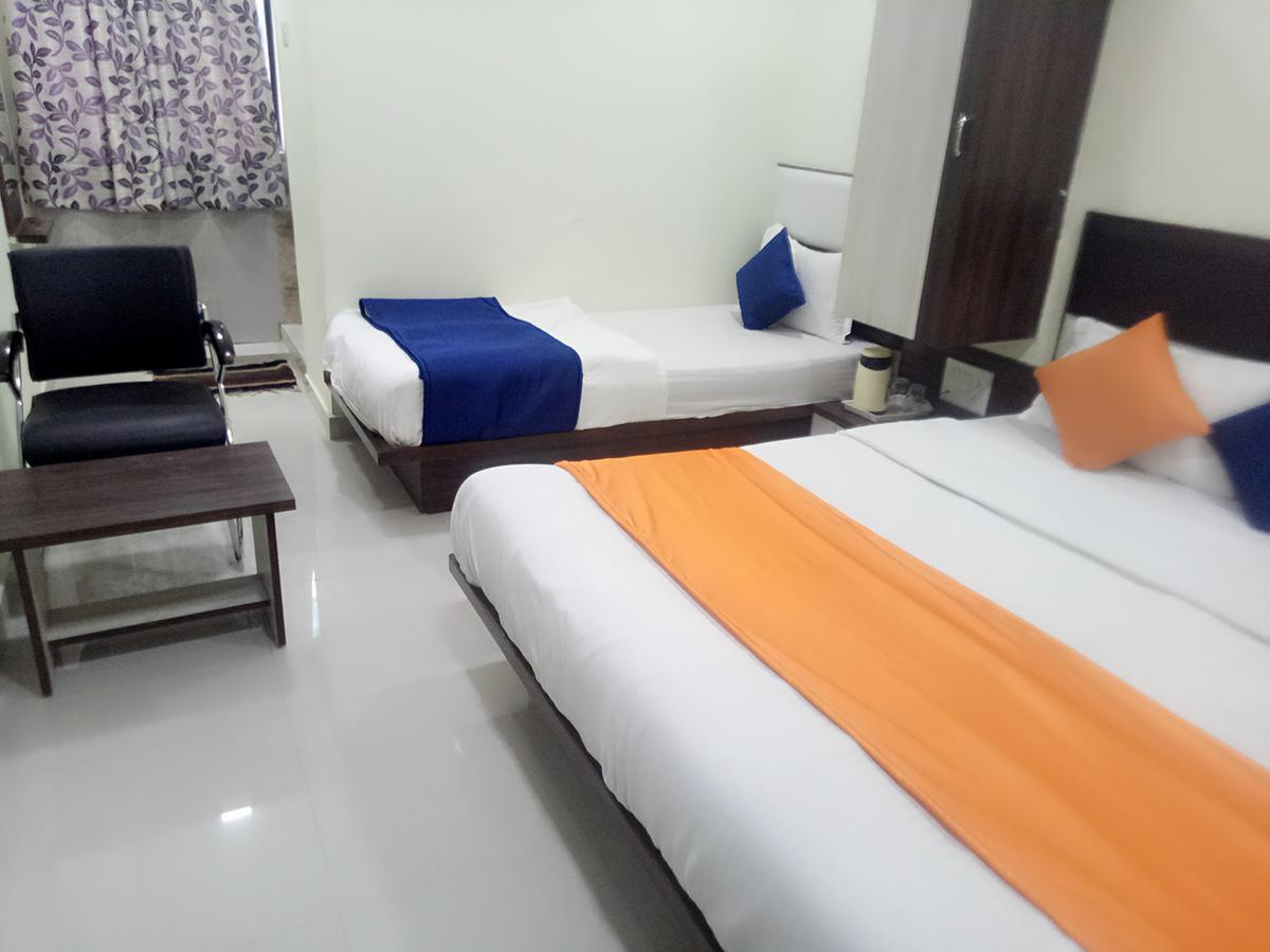 Hotel Lake Palace Ahmedabad Extérieur photo