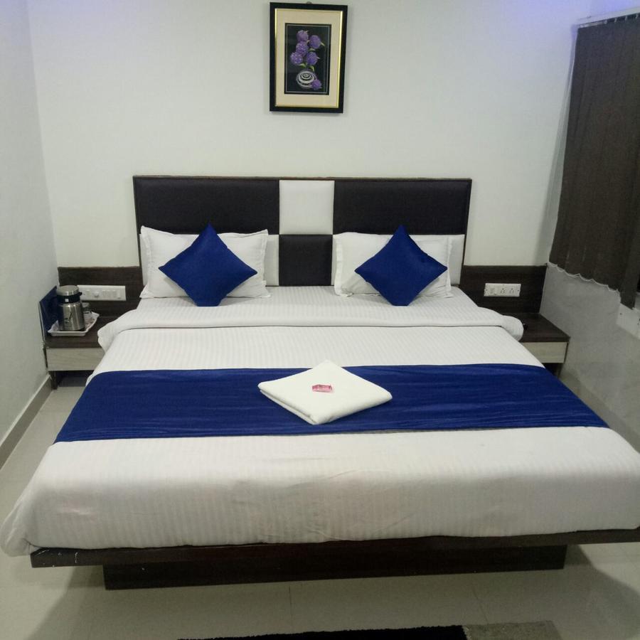 Hotel Lake Palace Ahmedabad Extérieur photo