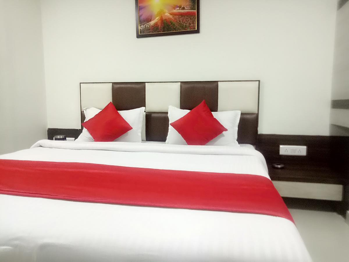 Hotel Lake Palace Ahmedabad Extérieur photo